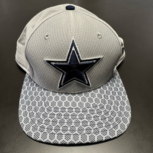 Dallas Cowboys Adjustable Cap - Picture 1 of 2